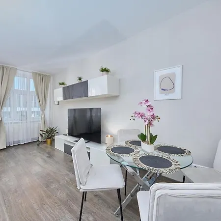 Апартаменти Laurinska Avenue For 4 Братислава